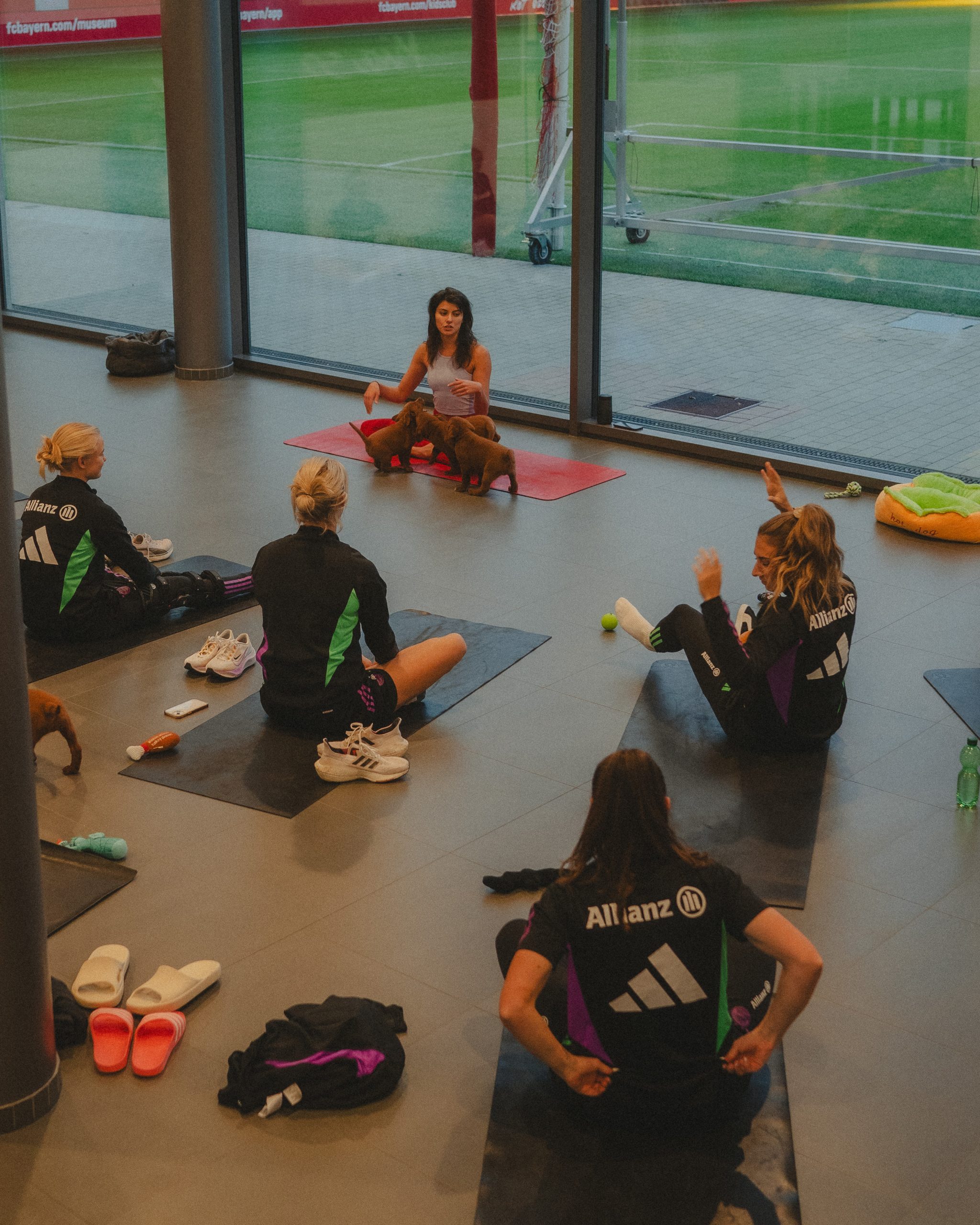 cafassosatelier-fcbwoman-puppy-yoga-munich-4