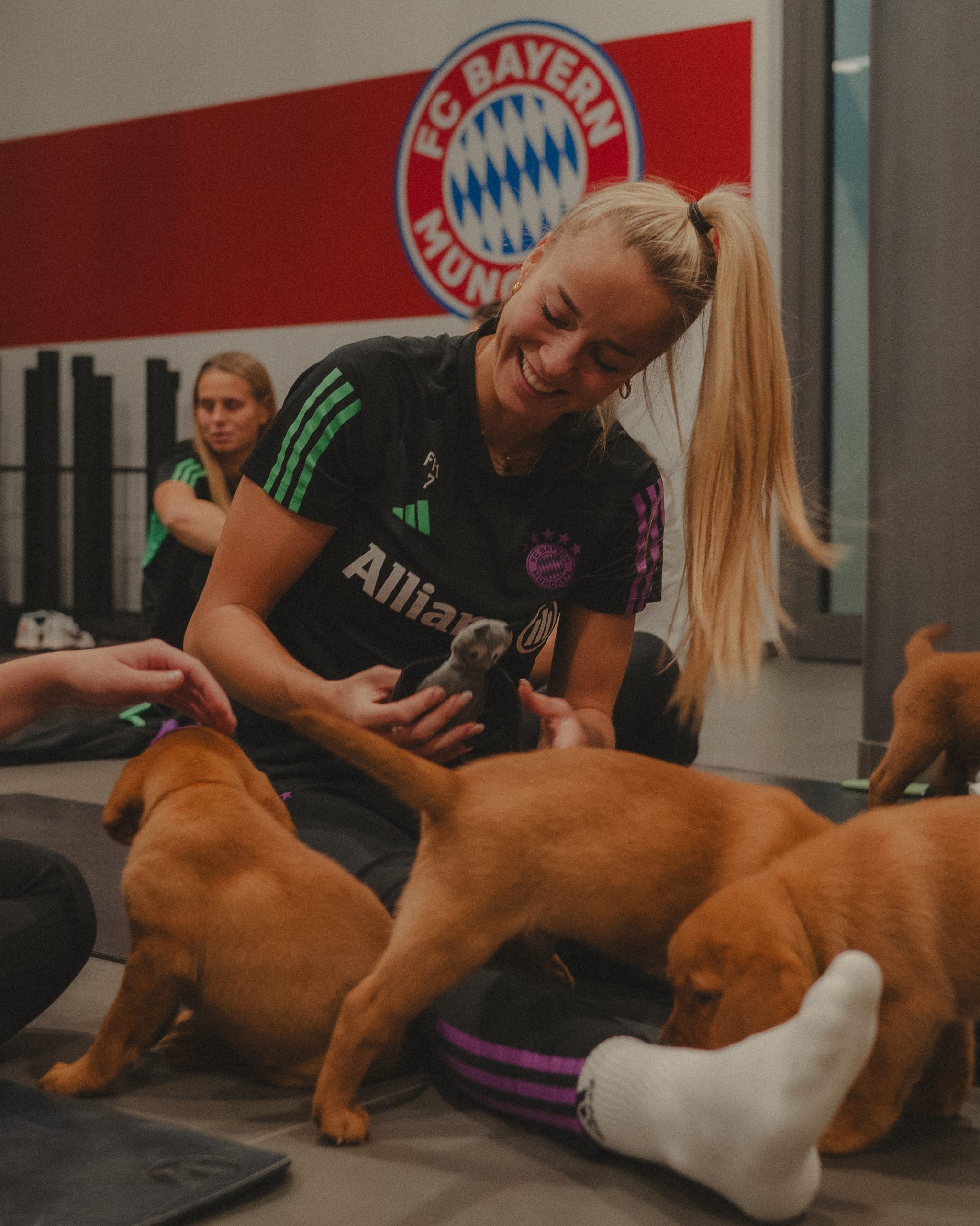 cafassosatelier-fcbwoman-puppy-yoga-munich-8