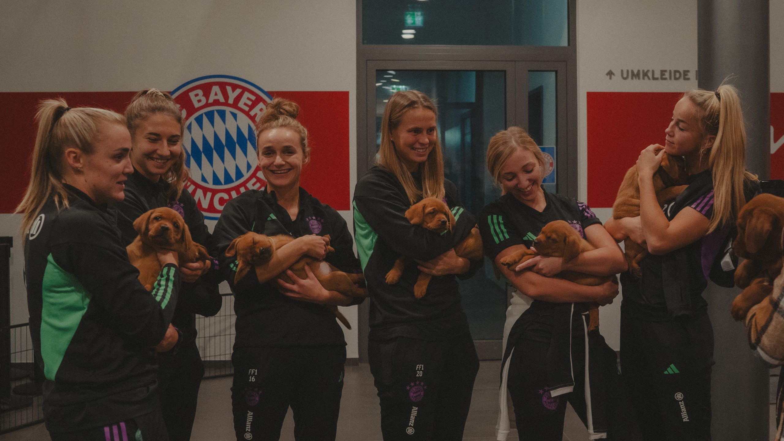 cafassosatelier-fcbwoman-puppy-yoga-munich-9